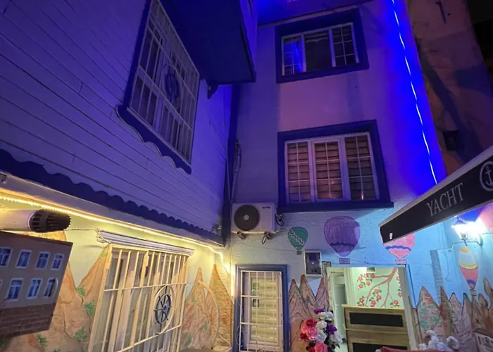 Δωμάτια σε οικογενειακή κατοικία Sultanahmet Blue Yacht House *
