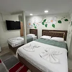 Проживание в семье Sultanahmet Blue Yacht House