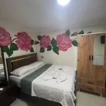 Проживание в семье Sultanahmet Blue Yacht House *